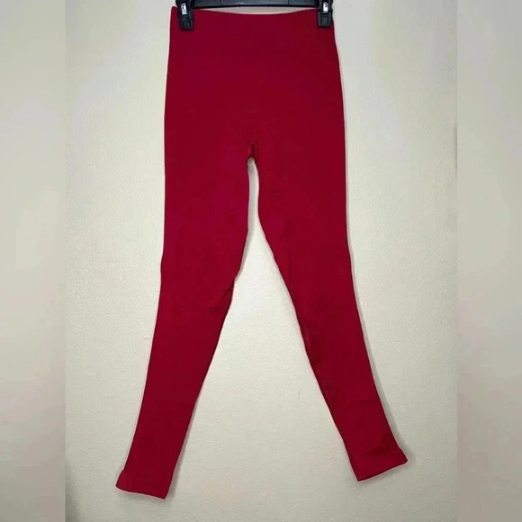Lululemon Zone In Tight Cranberry Size 8 - Picture 2 of 4